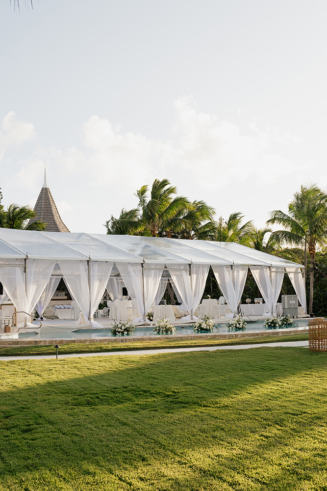 Outdoor wedding reception in Eleuthera